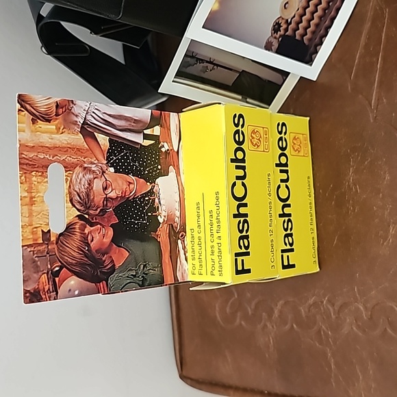 Polaroid Flash Cube Camera - Picture 2 of 8